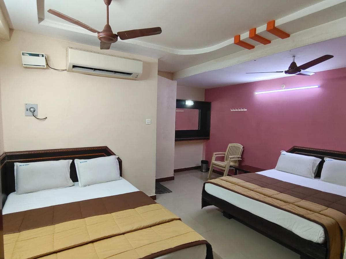Hotel Dkr Residency Tirupati Phòng bức ảnh